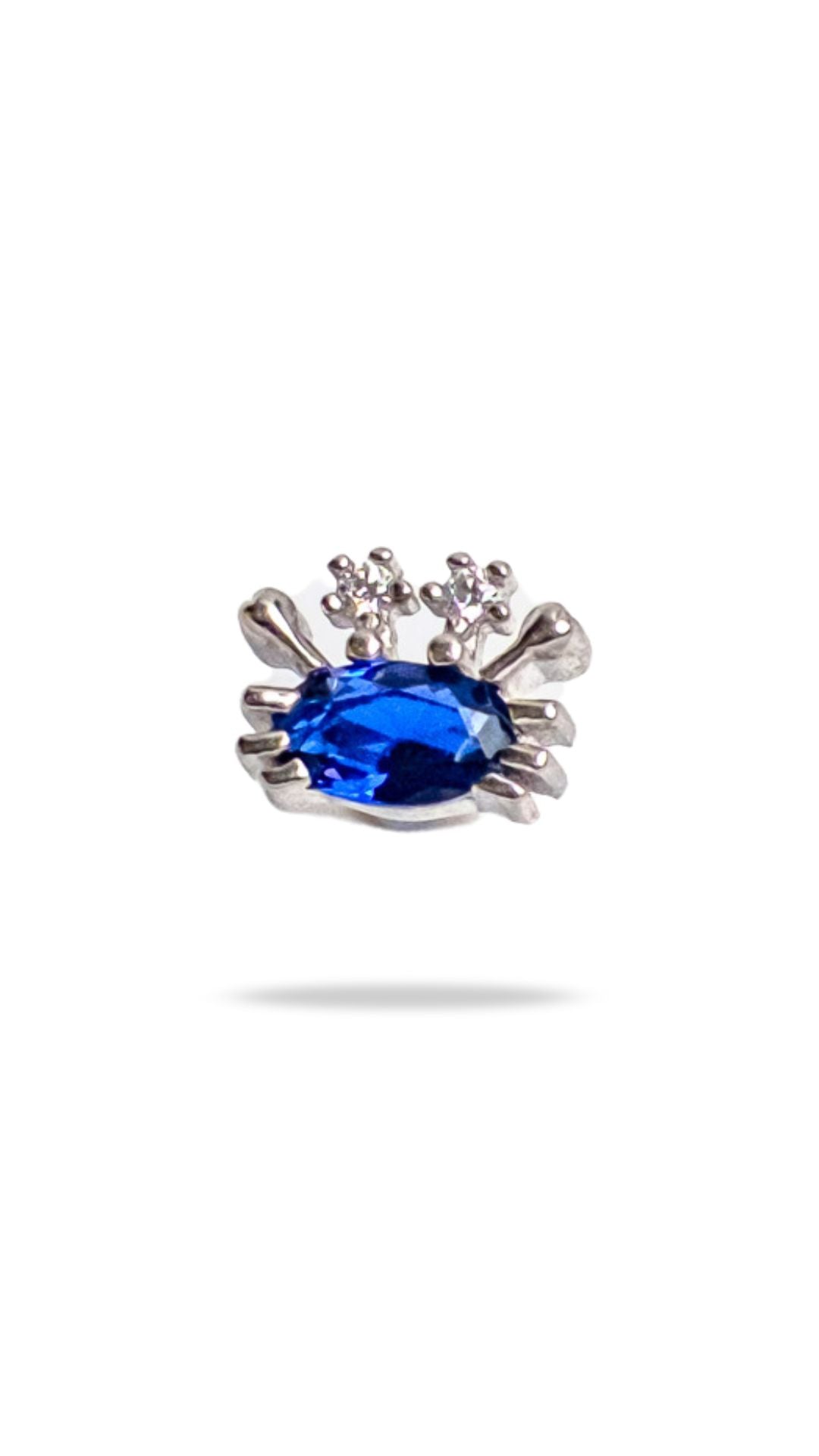 Blue Crab baby earrings in 18K gold by Piayuli