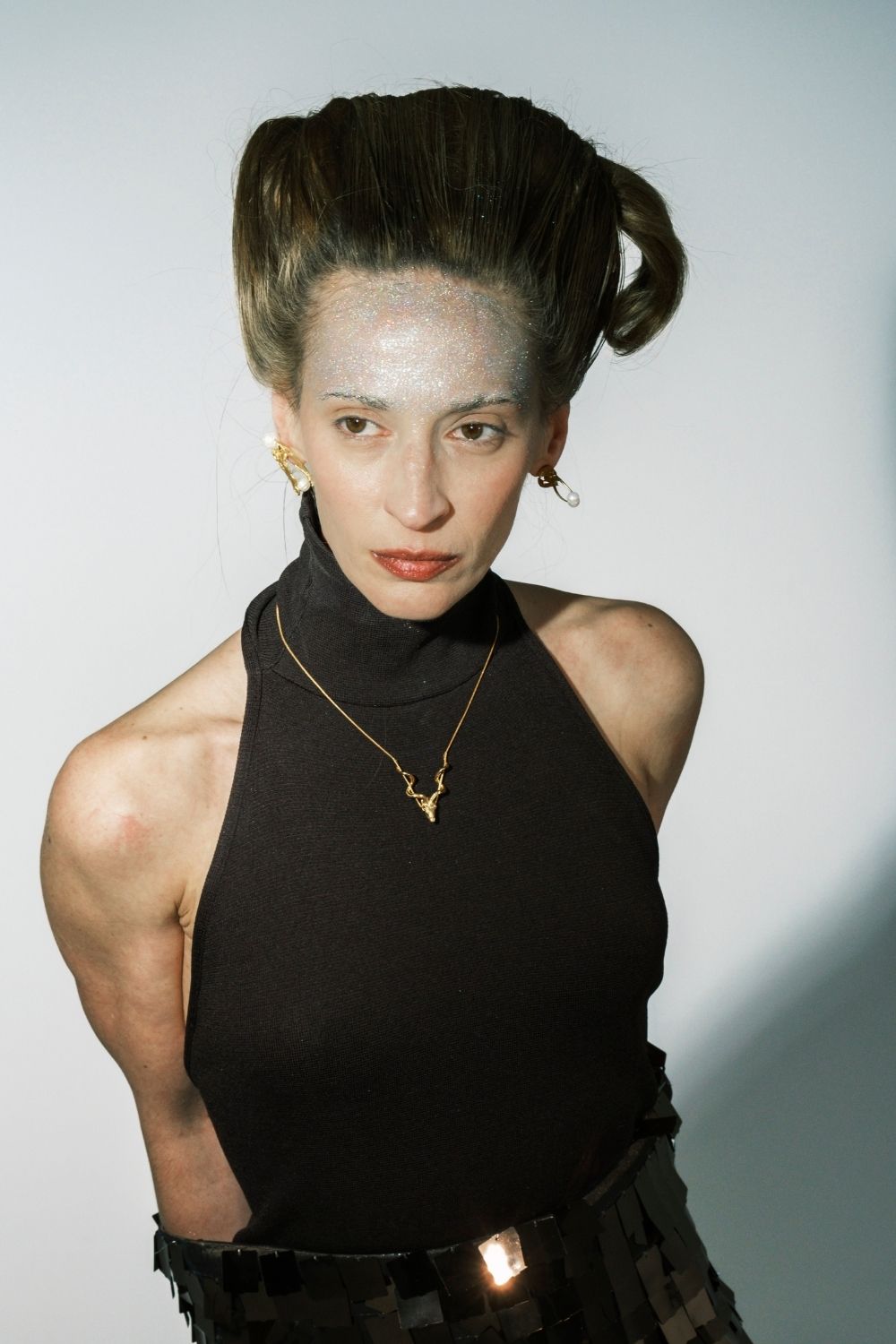Woman wearing Lucky Pearl Earrings by Piayuli