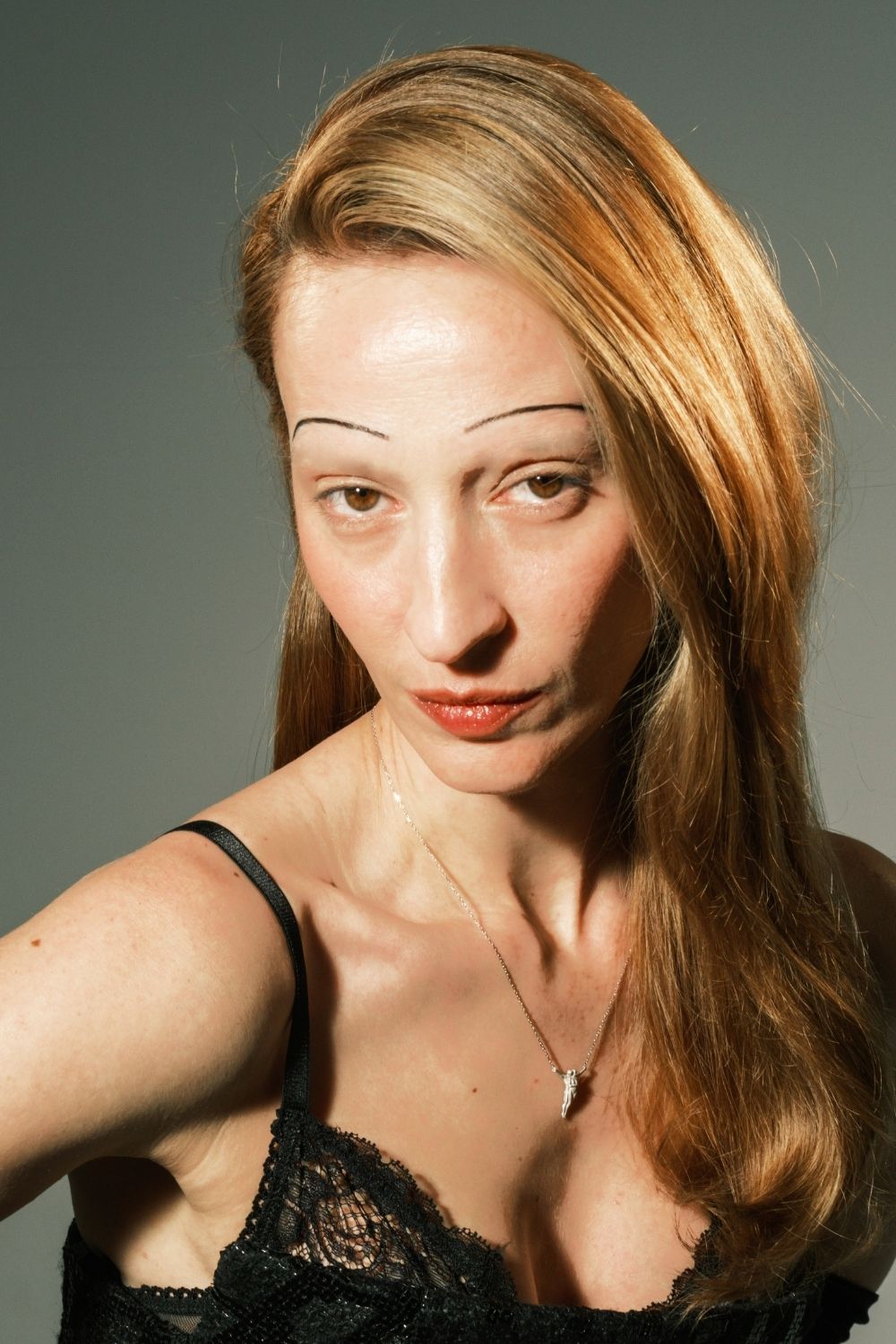 Woman wearing the Amore Mini Necklace by Piayuli