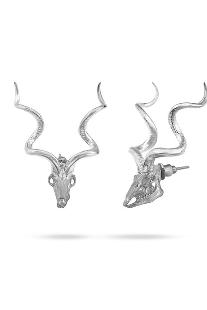 Close-up detail of the Bullish Pearl Earrings by Piayuli