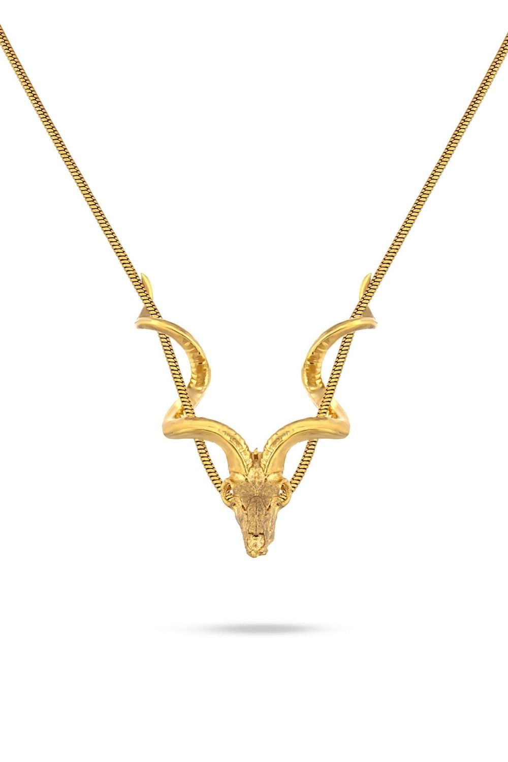Close-up detail of the Bullish Pearl Necklace by Piayuli