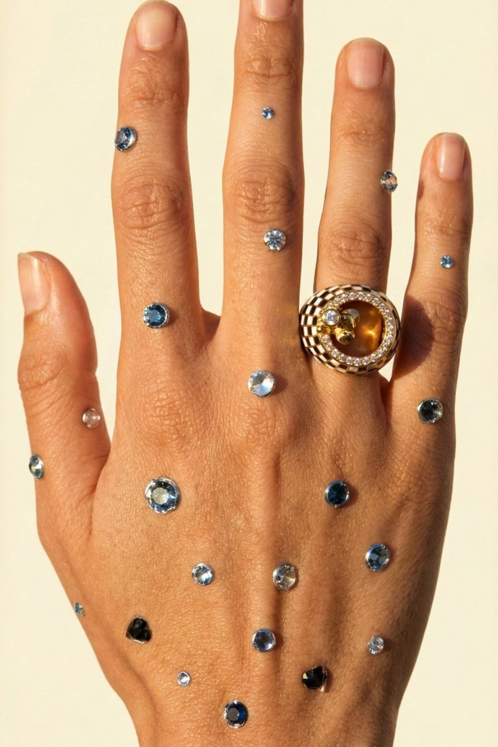 Side profile of the Elephante Ring showcasing artistic craftsmanship