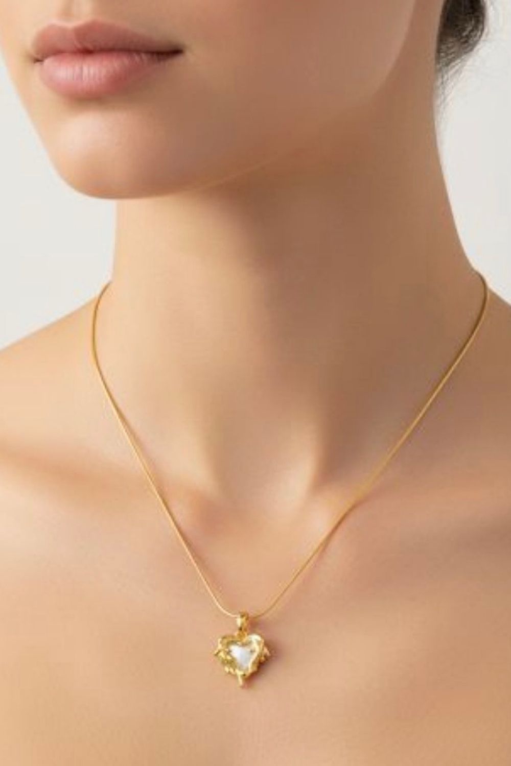 Mother of Pearl Heart Necklace with 45cm chain by Piayuli