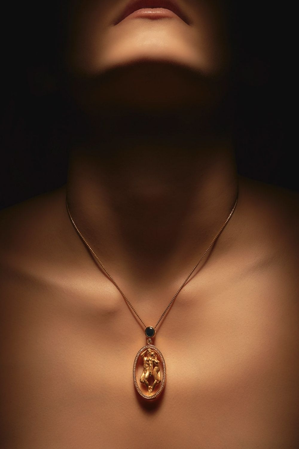 Woman wearing The Venue Necklace by Piayuli
